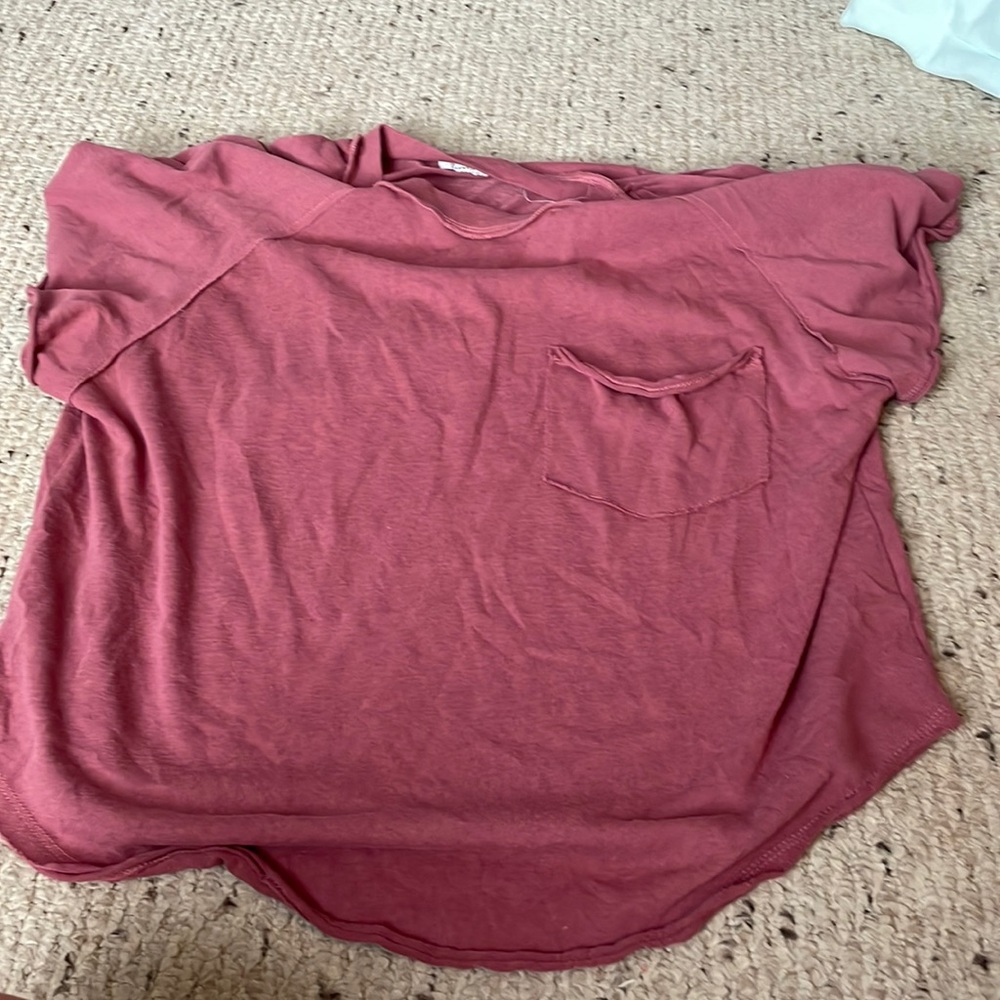t shirt maroon